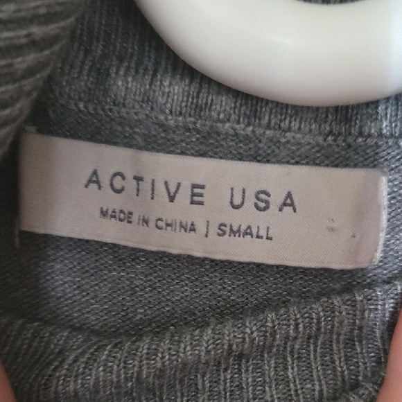 Active USA Gray Turtleneck Sweater Size S - Picture 2 of 3